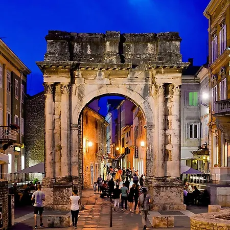 Rubix Апартаменти Пула